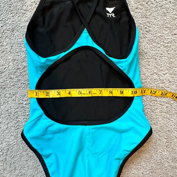 TYR | Women’s Solid Diamondfit Reversible One Piece Swimsuit | Blk, Blue… - Picture 8 of 11
